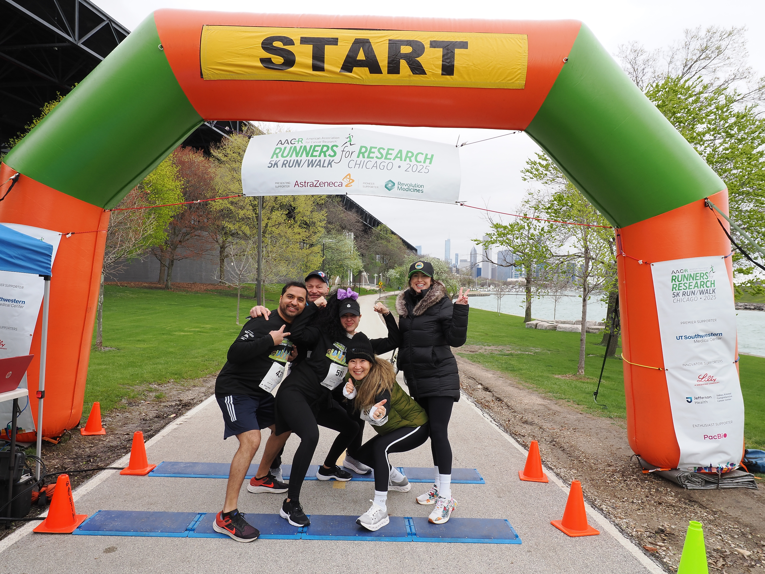 The AACR Runners for Research team before the start of the AACR Philadelphia Marathon
